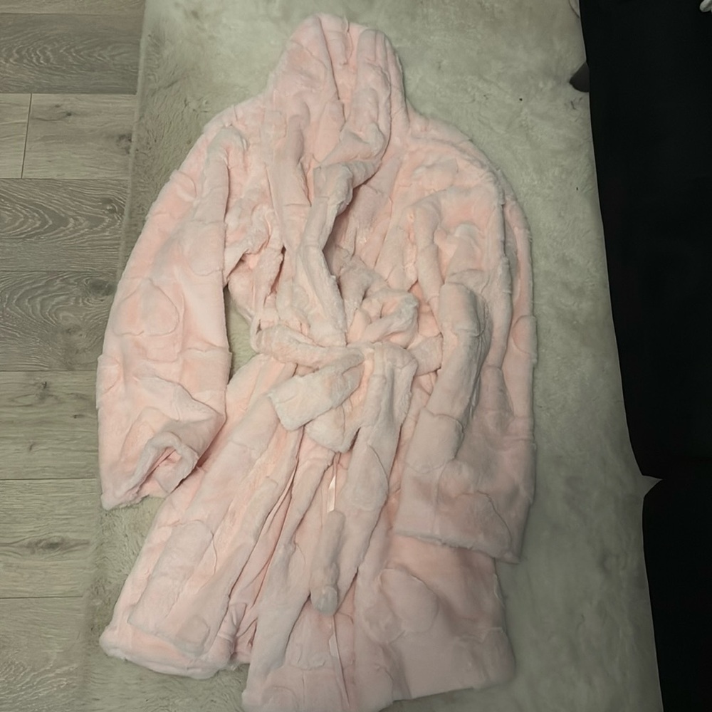 PINK VS ROBE